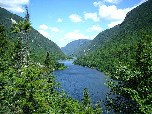 500px-Malbaie_River_in_Hautes-Gorges-de-la-Rivière-Malbaie_National_Park,_Quebec,_Canada