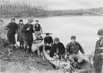 Messieurs G.C. Piché et H. Kieffer lors d'une visite terrain dans les secteurs des rivières Flamand et Vermillon (Mauricie).