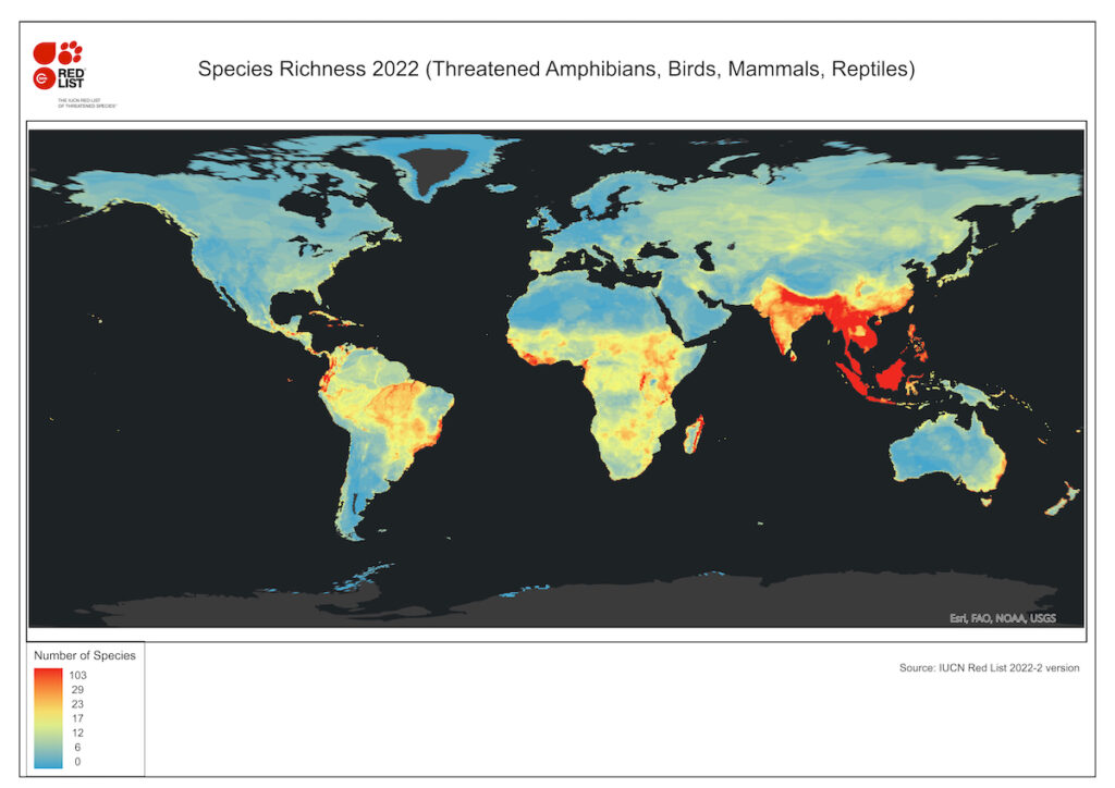Carte 2 : Visualisation de l’importance relative des différents territoires pour la biodiversité terrestre menacée selon la Liste rouge de l’UICN (Source LIEN). Découpage sur la base de grilles de 865 km2.