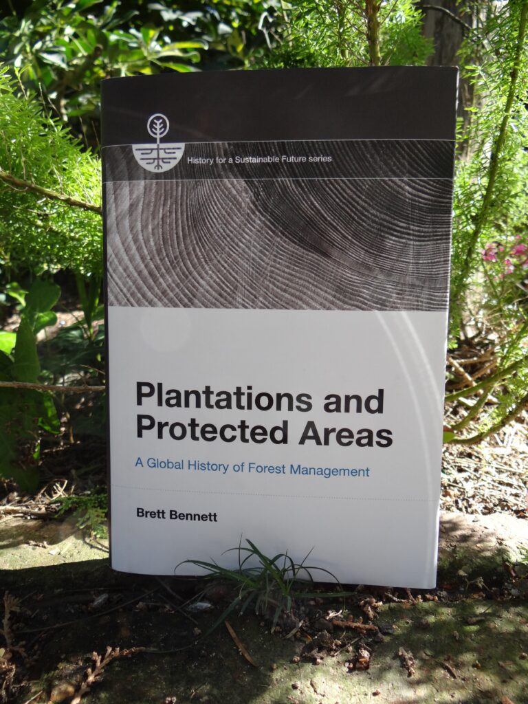 Couverture du livre Plantations and Protected Areas : a global history of forest management